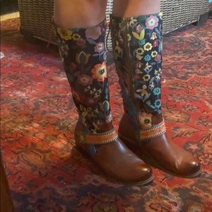 GRACOSY TALL FLORAL BOOTS SIZE 40 or 10
